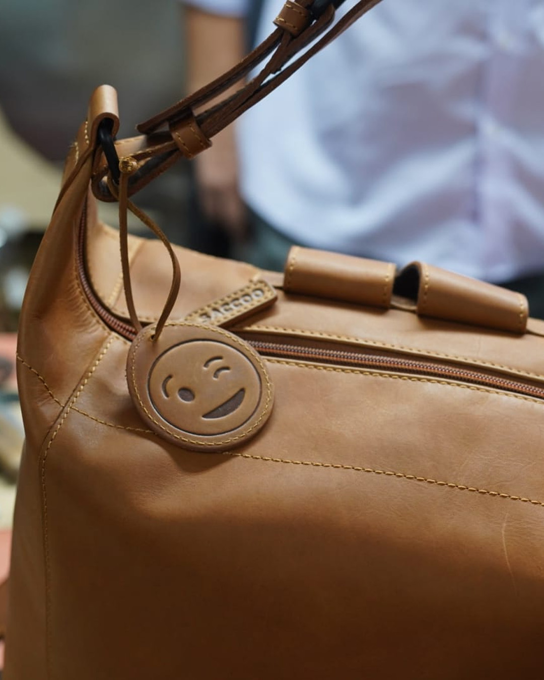 Saccoo leather details travelbag